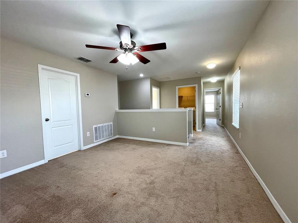 合同活跃: $2,650 (4 贝兹, 3 浴室, 2523 平方英尺)