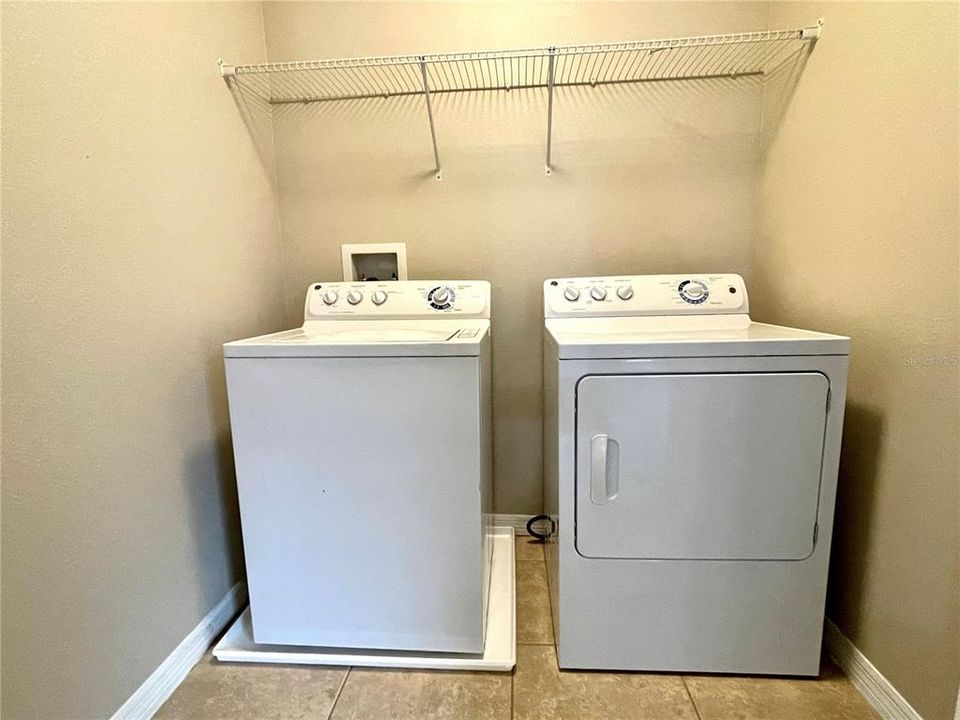 合同活跃: $2,650 (4 贝兹, 3 浴室, 2523 平方英尺)