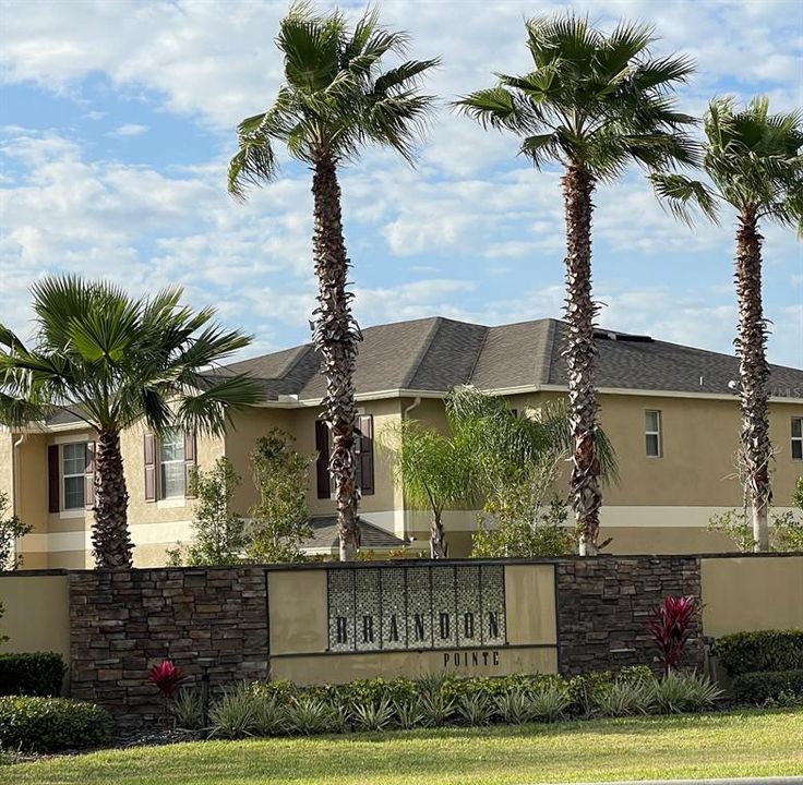 合同活跃: $2,650 (4 贝兹, 3 浴室, 2523 平方英尺)