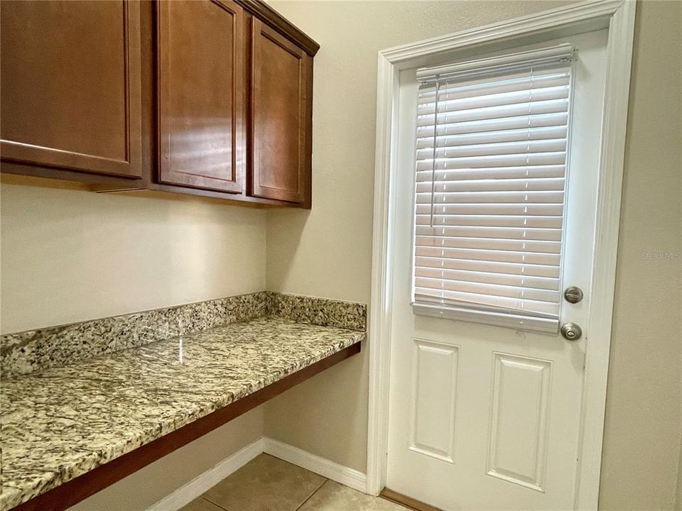 合同活跃: $2,650 (4 贝兹, 3 浴室, 2523 平方英尺)