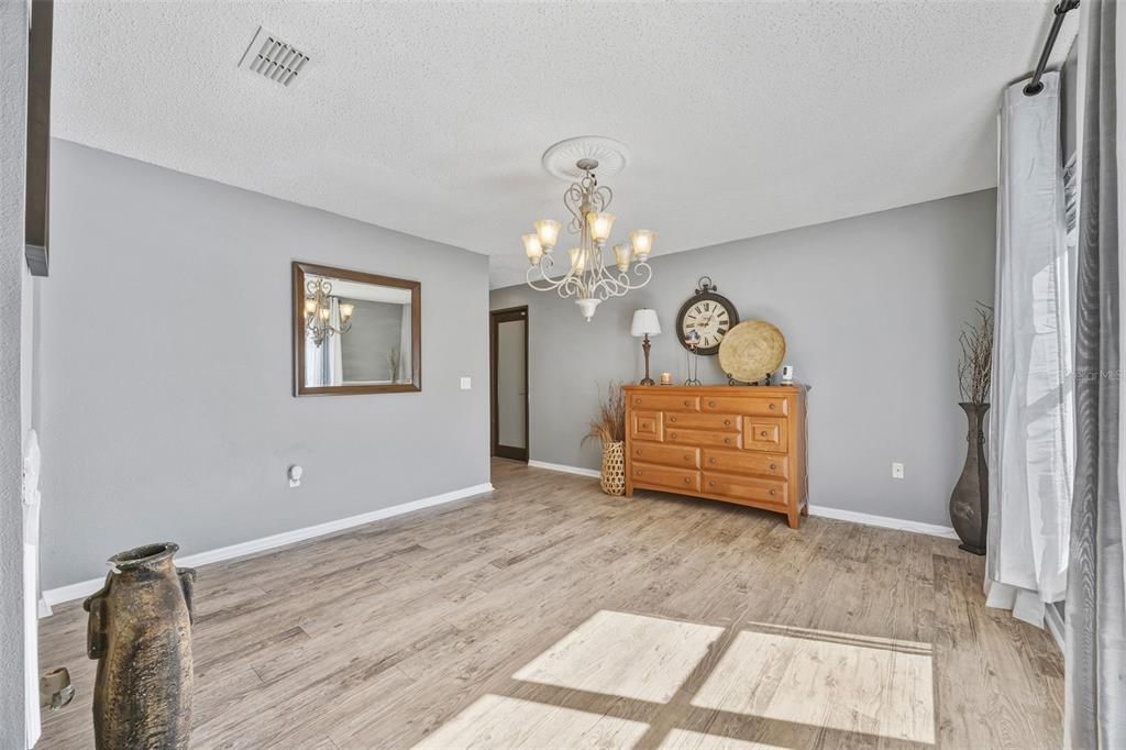 Под контрактом: $479,000 (5 спален, 2 ванн, 2882 Квадратных фут)