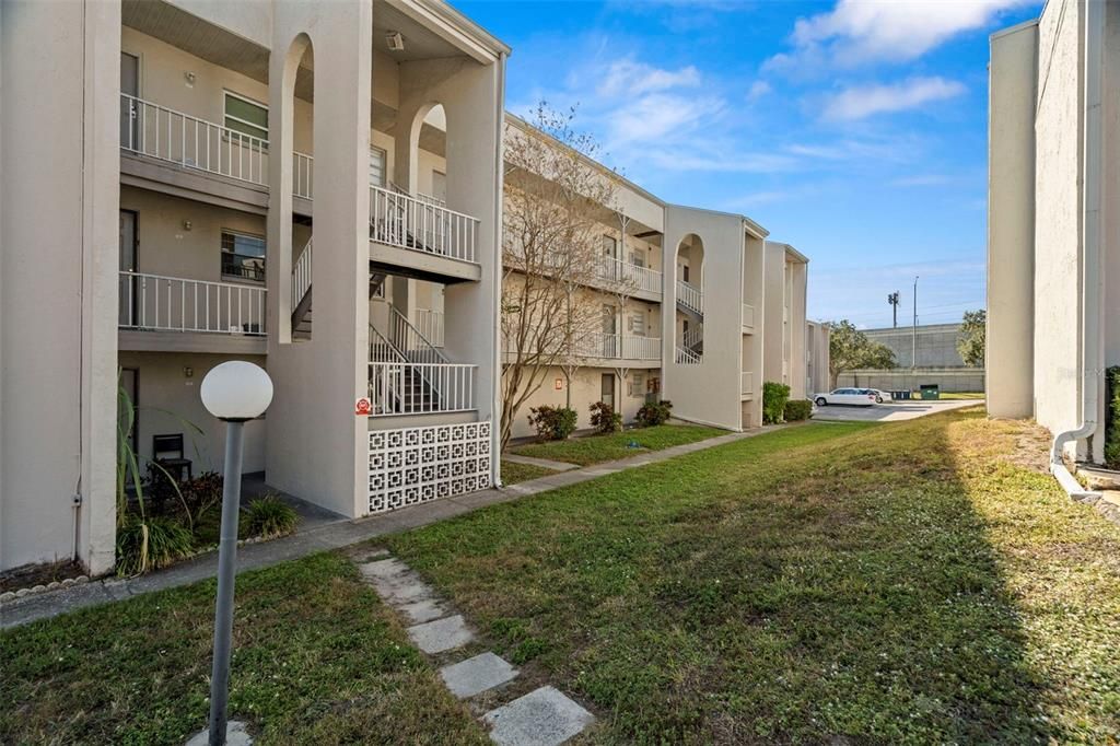 For Sale: $64,000 (1 beds, 1 baths, 700 Square Feet)