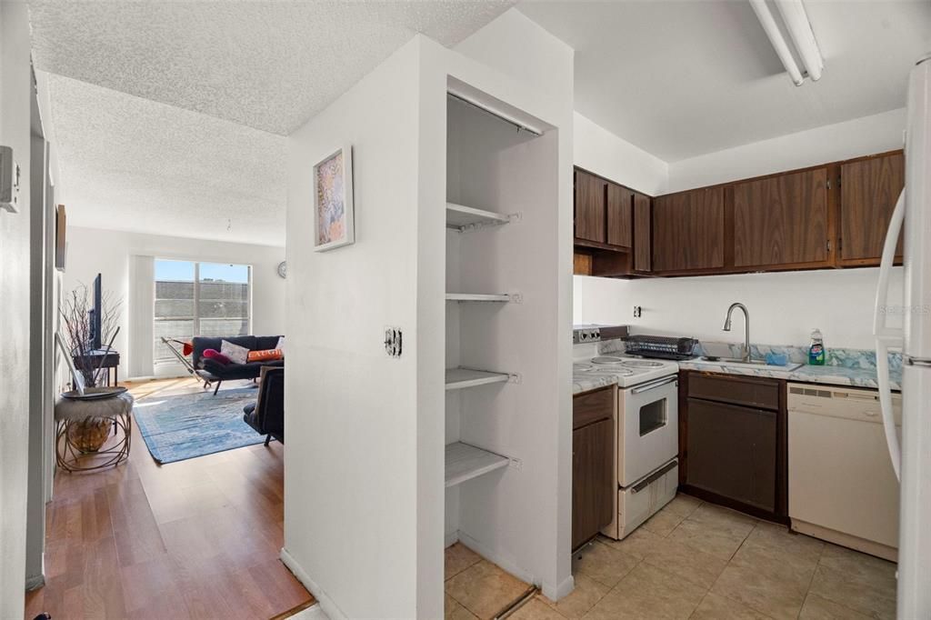 For Sale: $64,000 (1 beds, 1 baths, 700 Square Feet)