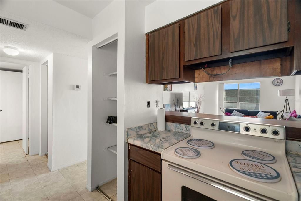 For Sale: $64,000 (1 beds, 1 baths, 700 Square Feet)