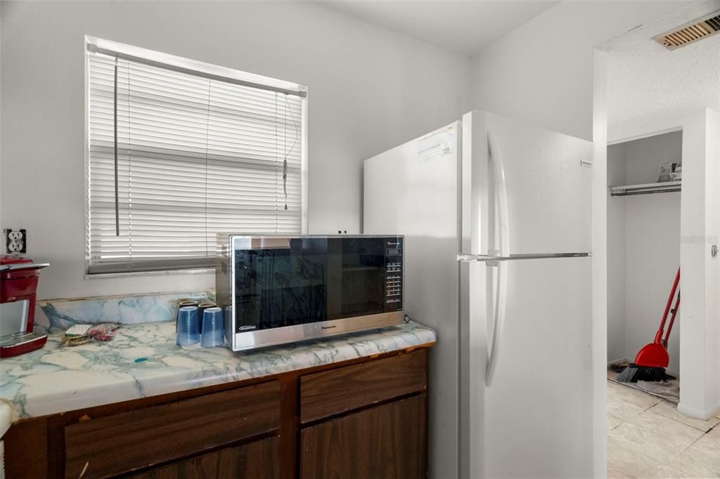 For Sale: $64,000 (1 beds, 1 baths, 700 Square Feet)