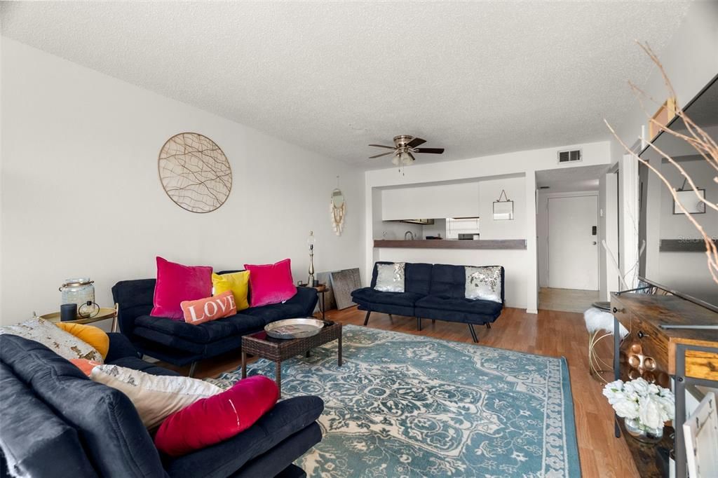 For Sale: $64,000 (1 beds, 1 baths, 700 Square Feet)