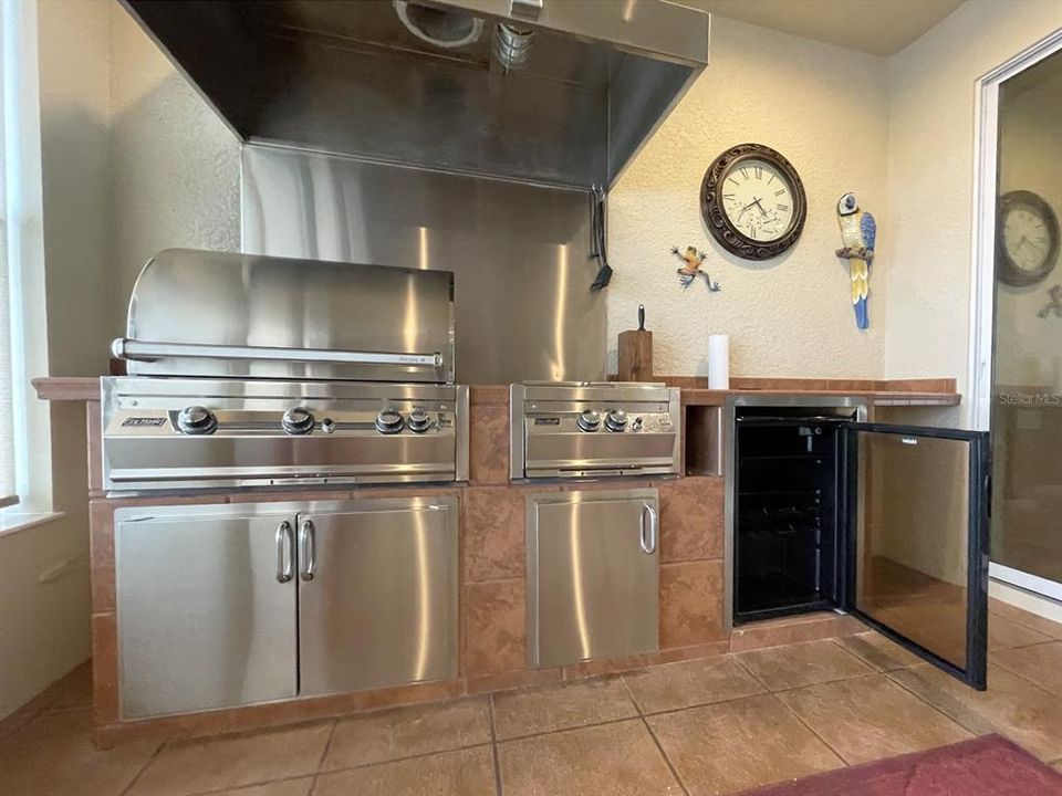 На продажу: $429,000 (3 спален, 2 ванн, 2430 Квадратных фут)