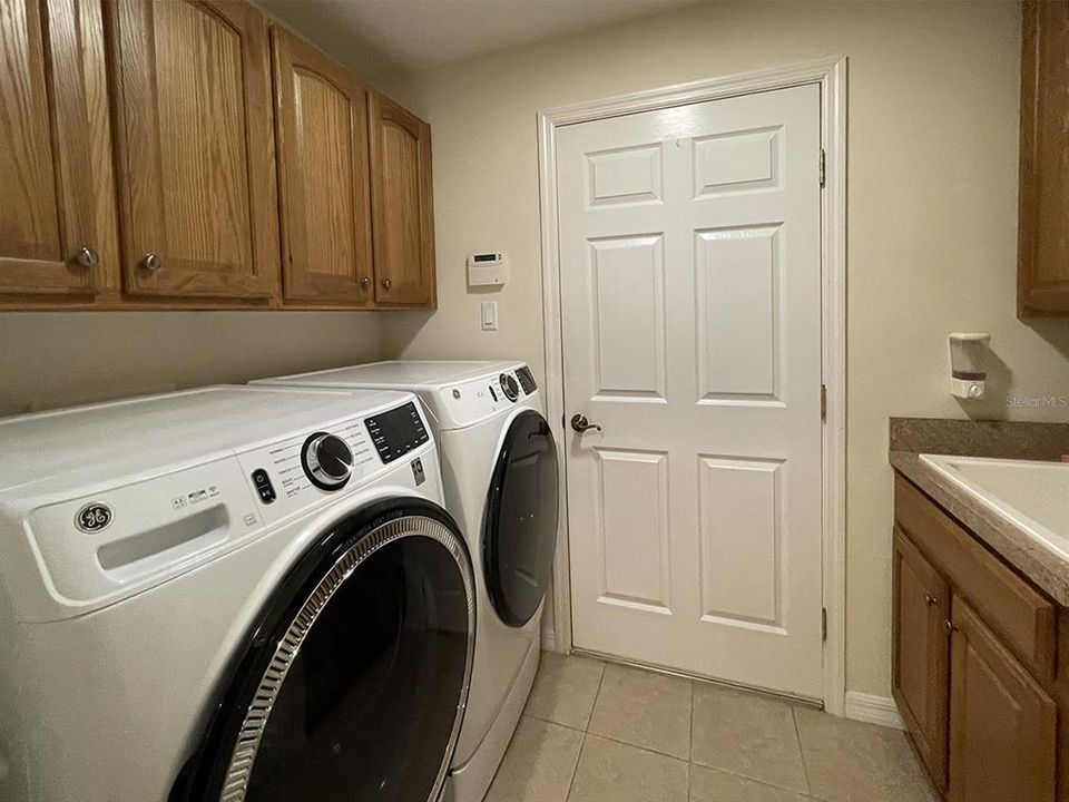 На продажу: $429,000 (3 спален, 2 ванн, 2430 Квадратных фут)