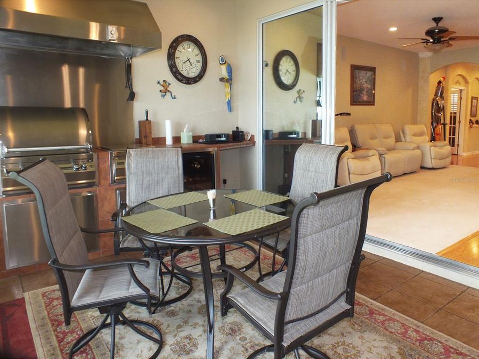 На продажу: $429,000 (3 спален, 2 ванн, 2430 Квадратных фут)