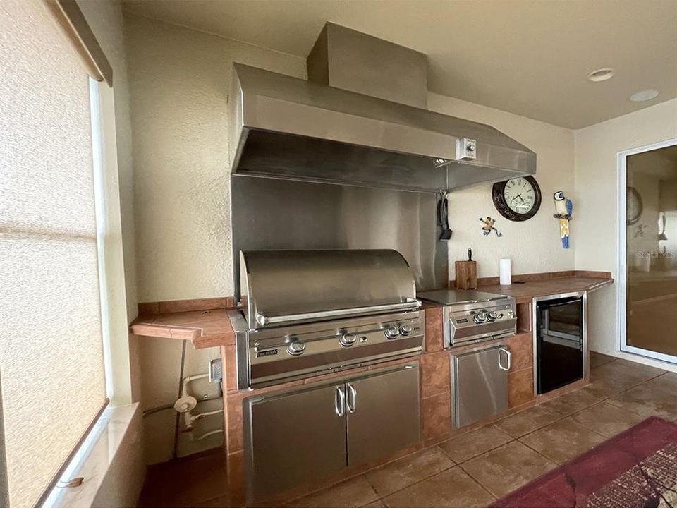 На продажу: $429,000 (3 спален, 2 ванн, 2430 Квадратных фут)