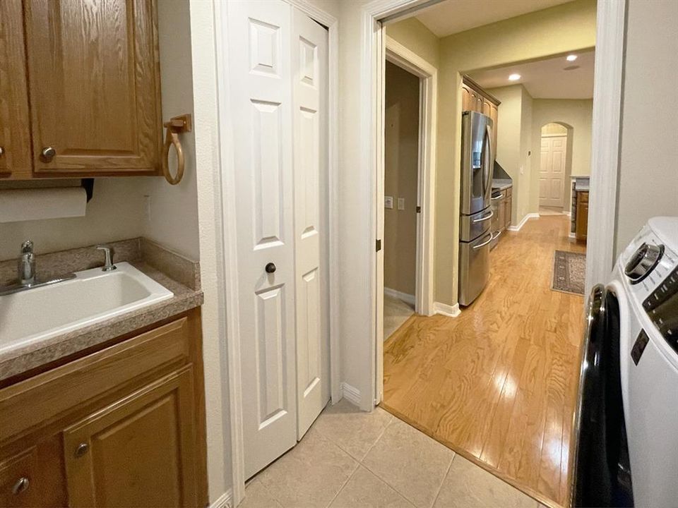 На продажу: $429,000 (3 спален, 2 ванн, 2430 Квадратных фут)