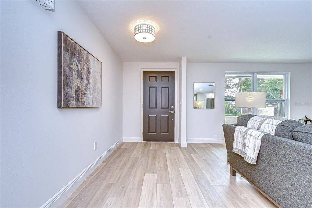 Под контрактом: $475,000 (4 спален, 2 ванн, 1567 Квадратных фут)