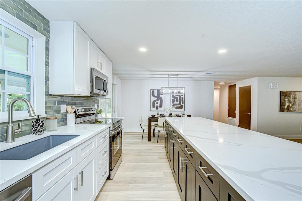 Под контрактом: $475,000 (4 спален, 2 ванн, 1567 Квадратных фут)