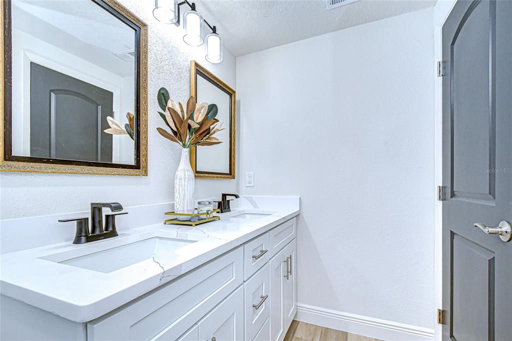 Под контрактом: $475,000 (4 спален, 2 ванн, 1567 Квадратных фут)