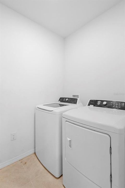 For Sale: $365,000 (4 beds, 2 baths, 1832 Square Feet)