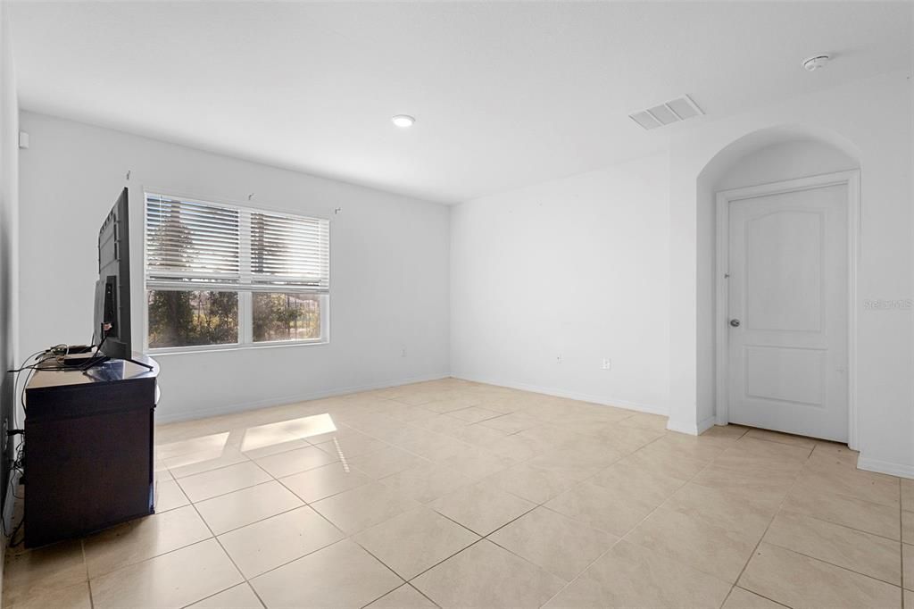 For Sale: $365,000 (4 beds, 2 baths, 1832 Square Feet)