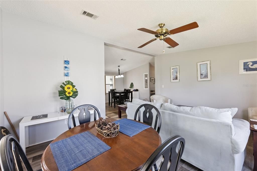 Activo con contrato: $220,000 (2 camas, 2 baños, 1040 Pies cuadrados)