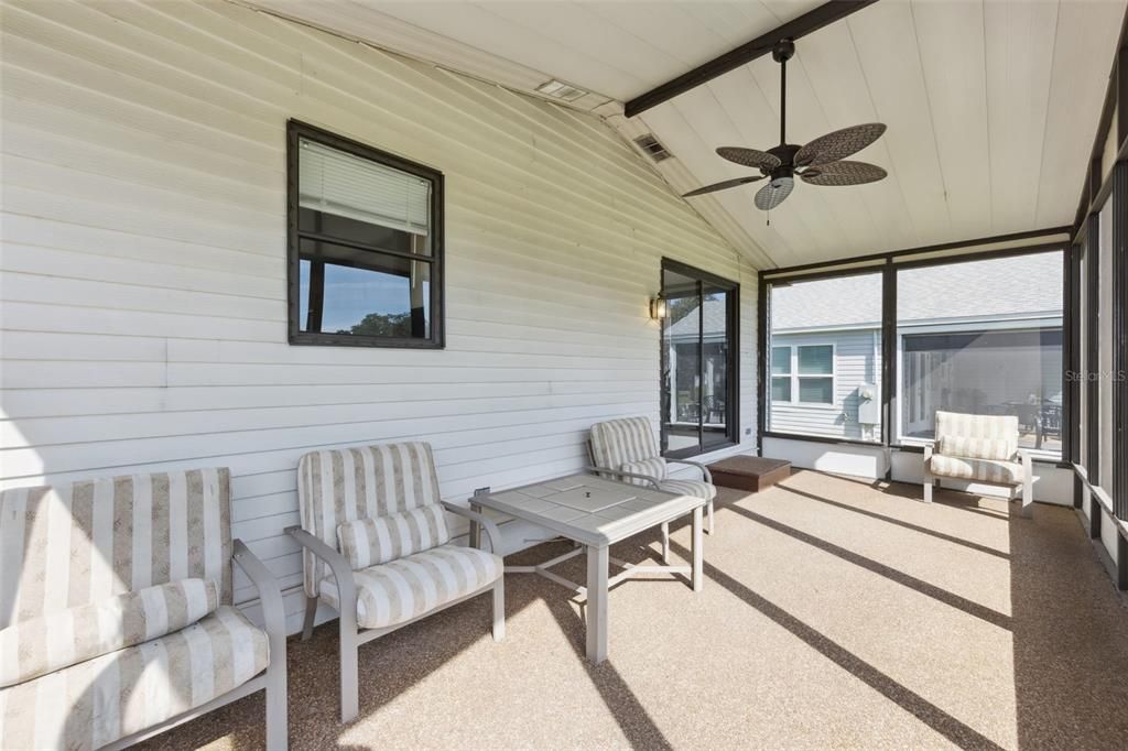 Activo con contrato: $220,000 (2 camas, 2 baños, 1040 Pies cuadrados)