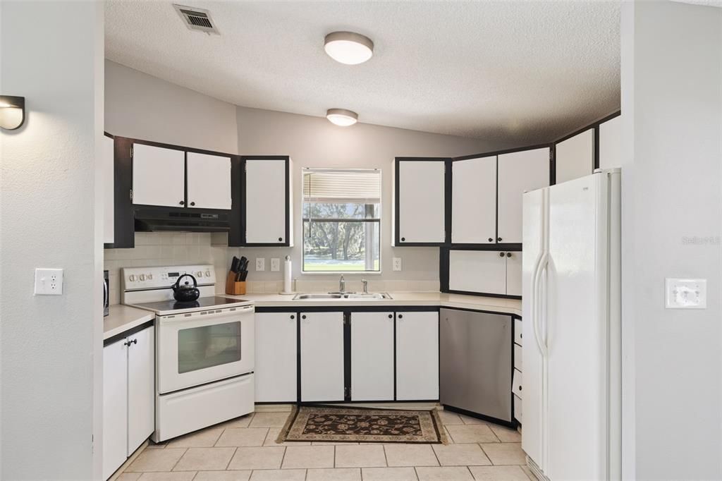 Activo con contrato: $220,000 (2 camas, 2 baños, 1040 Pies cuadrados)