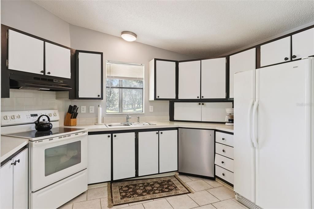 Activo con contrato: $220,000 (2 camas, 2 baños, 1040 Pies cuadrados)