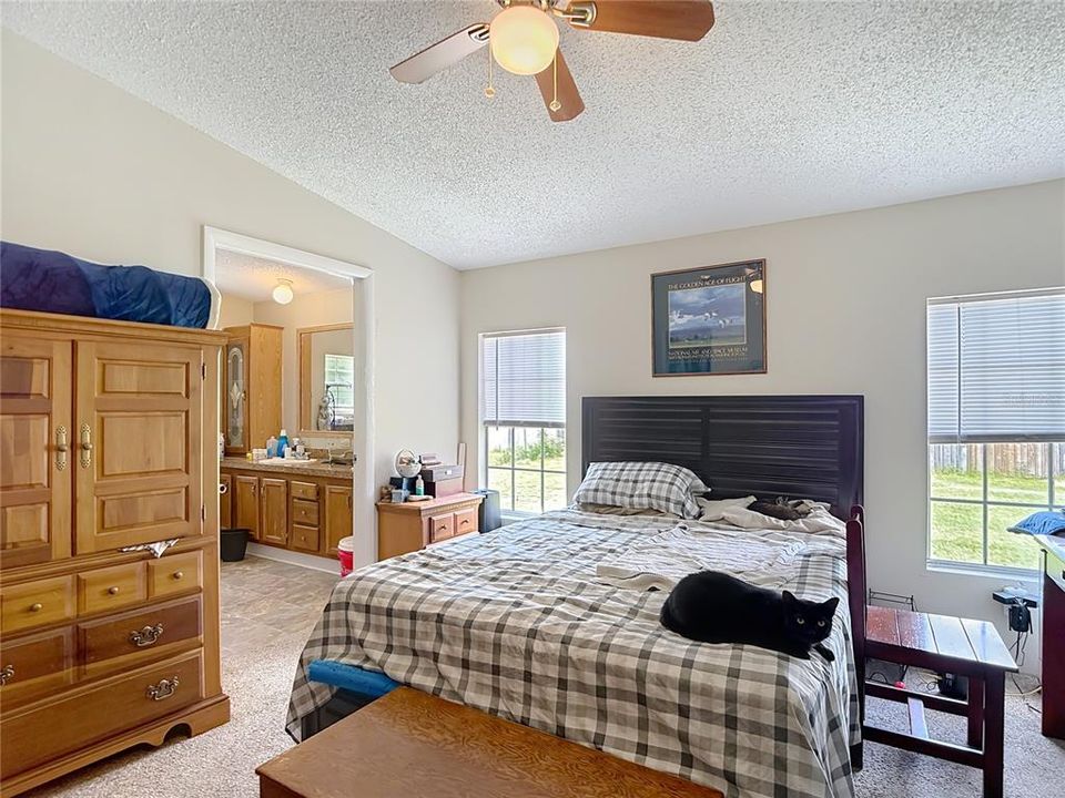 For Sale: $260,000 (3 beds, 2 baths, 1404 Square Feet)