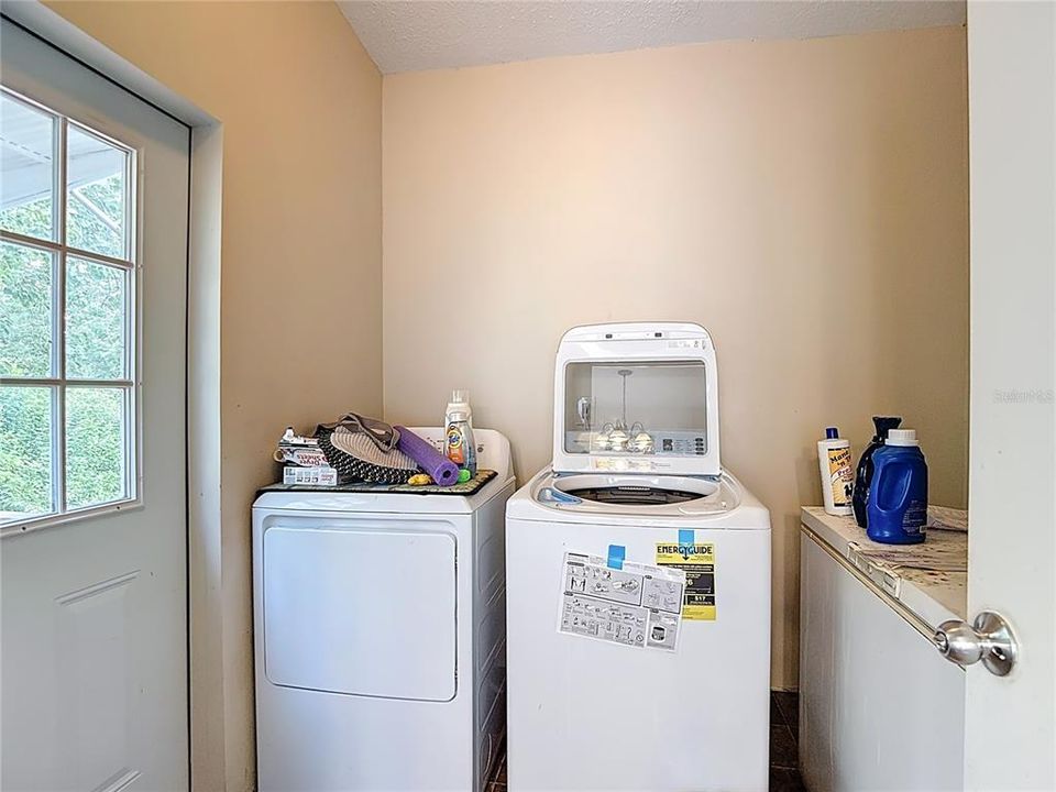 For Sale: $260,000 (3 beds, 2 baths, 1404 Square Feet)