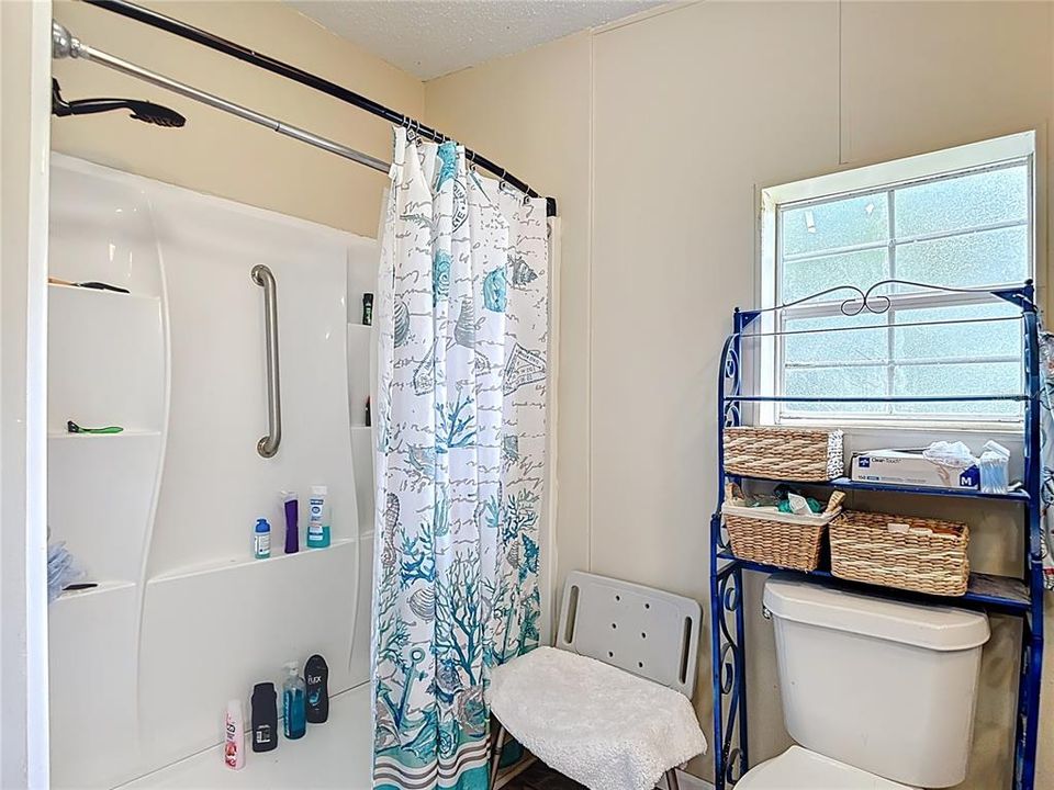 For Sale: $260,000 (3 beds, 2 baths, 1404 Square Feet)