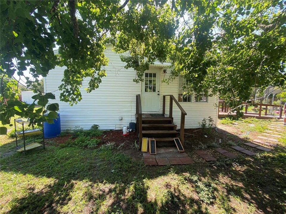 For Sale: $260,000 (3 beds, 2 baths, 1404 Square Feet)