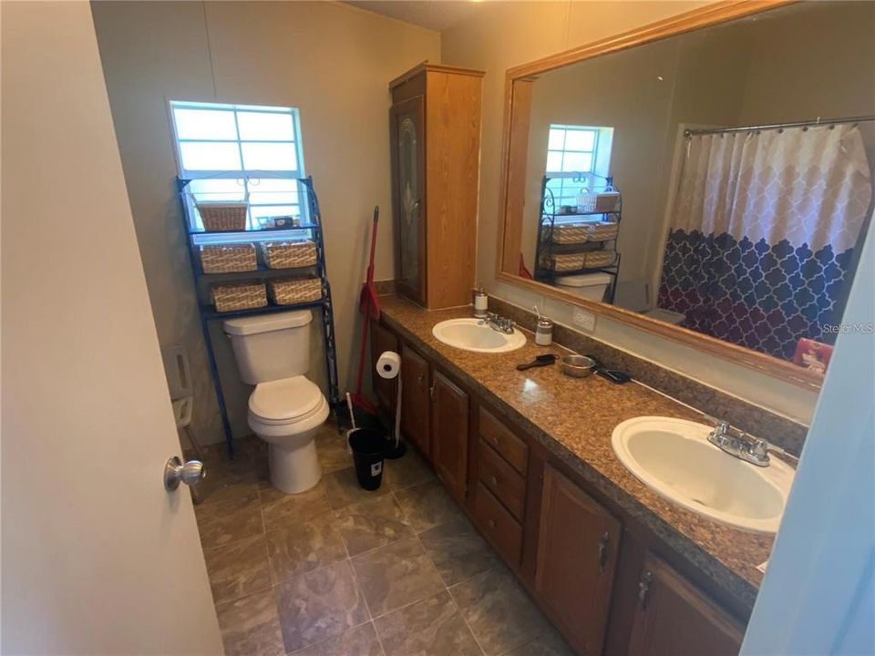 For Sale: $260,000 (3 beds, 2 baths, 1404 Square Feet)