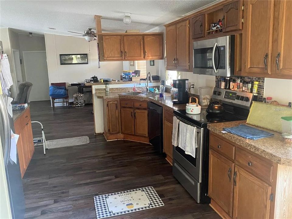 For Sale: $260,000 (3 beds, 2 baths, 1404 Square Feet)