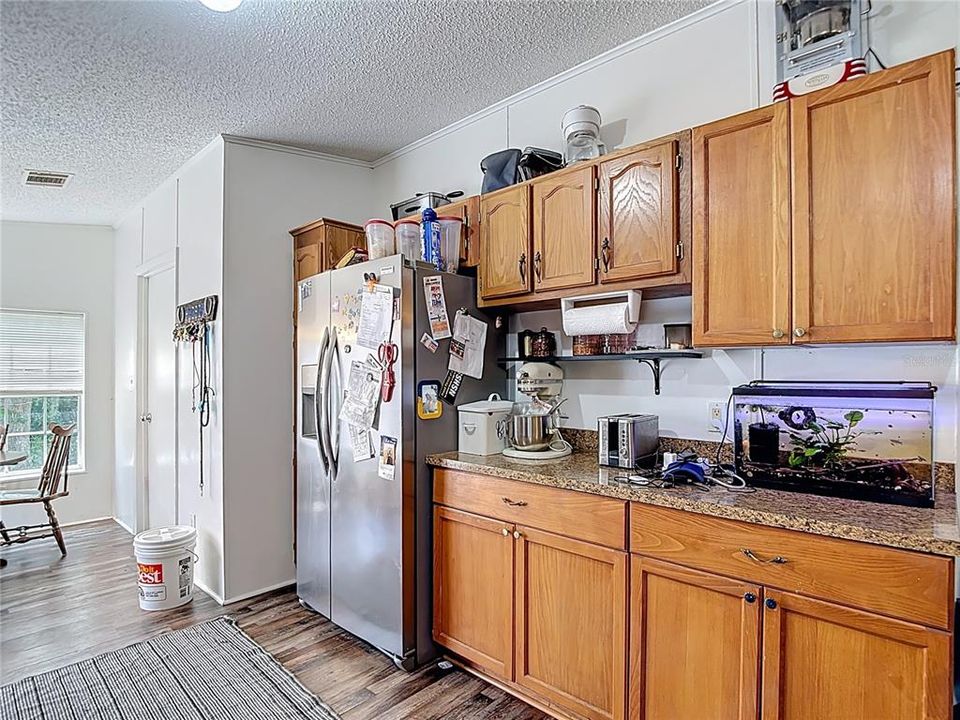 For Sale: $260,000 (3 beds, 2 baths, 1404 Square Feet)