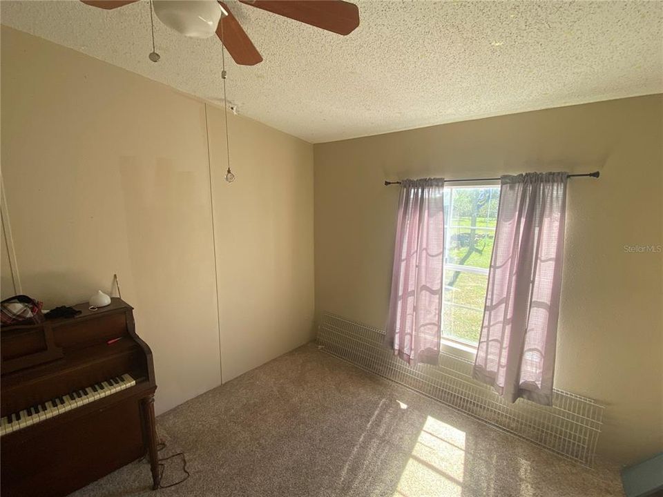 For Sale: $260,000 (3 beds, 2 baths, 1404 Square Feet)