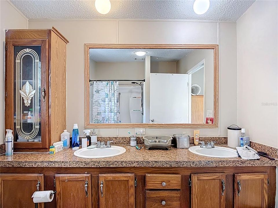 For Sale: $260,000 (3 beds, 2 baths, 1404 Square Feet)