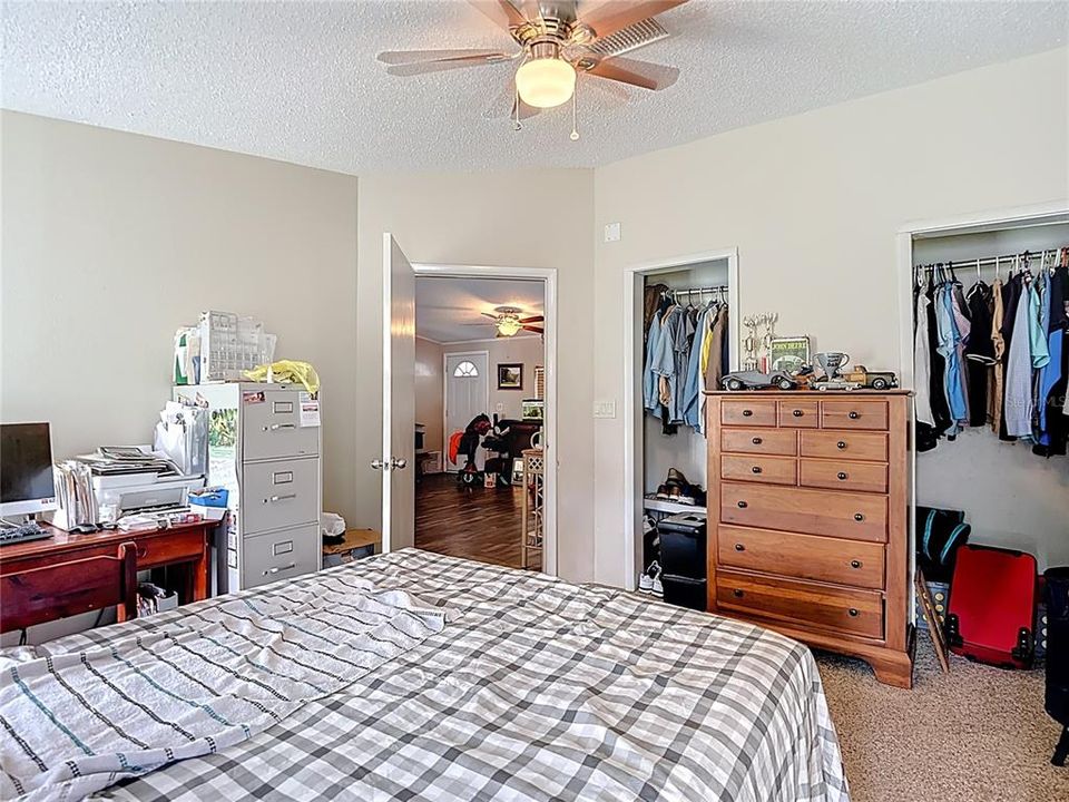 For Sale: $260,000 (3 beds, 2 baths, 1404 Square Feet)