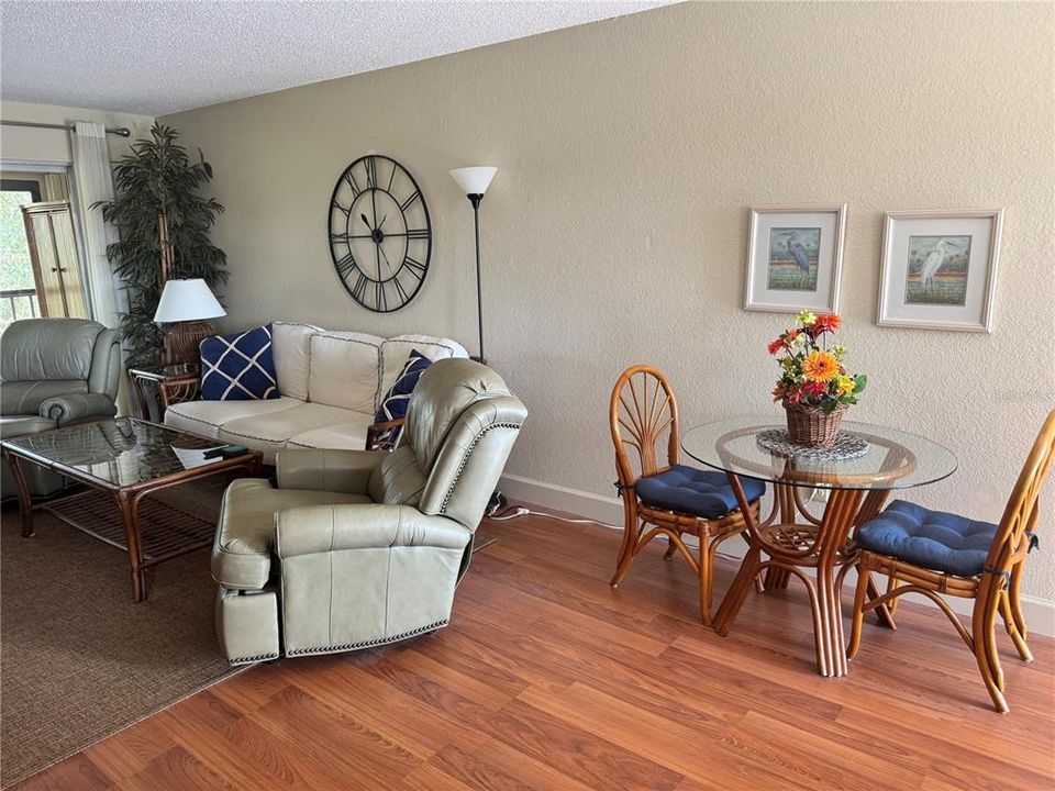 待售: $149,900 (2 贝兹, 2 浴室, 860 平方英尺)