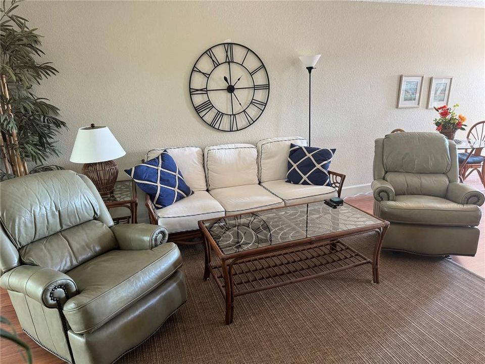 待售: $149,900 (2 贝兹, 2 浴室, 860 平方英尺)