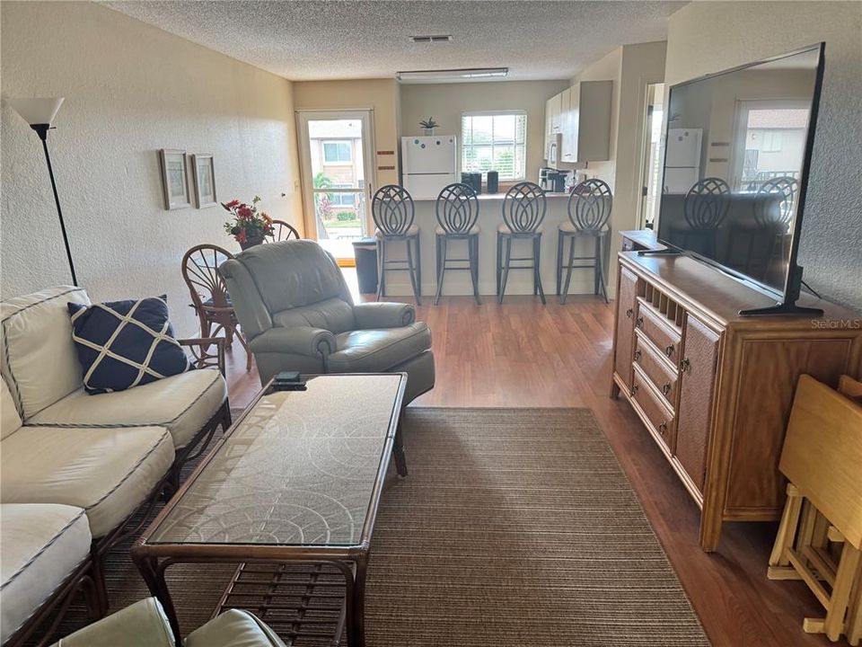 待售: $149,900 (2 贝兹, 2 浴室, 860 平方英尺)