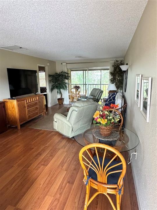 待售: $149,900 (2 贝兹, 2 浴室, 860 平方英尺)