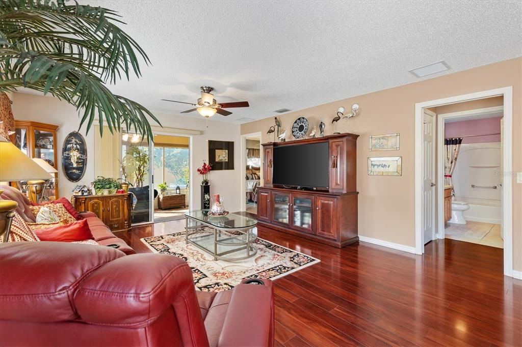 待售: $319,000 (2 贝兹, 2 浴室, 1123 平方英尺)