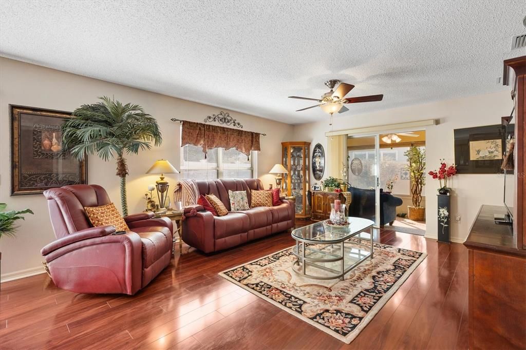 待售: $319,000 (2 贝兹, 2 浴室, 1123 平方英尺)