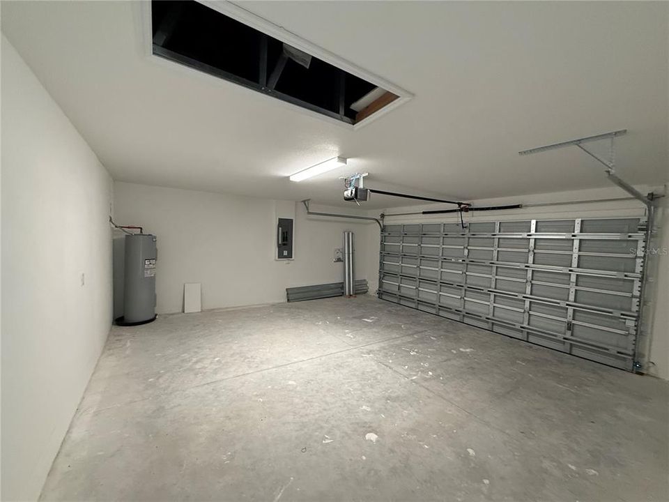 For Rent: $2,250 (4 beds, 2 baths, 1800 Square Feet)