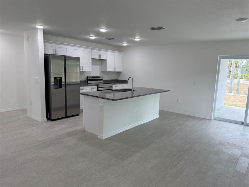 For Rent: $2,250 (4 beds, 2 baths, 1800 Square Feet)