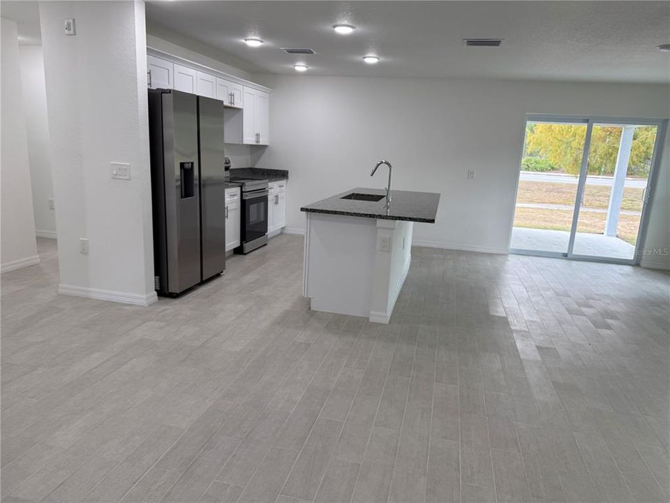 For Rent: $2,250 (4 beds, 2 baths, 1800 Square Feet)