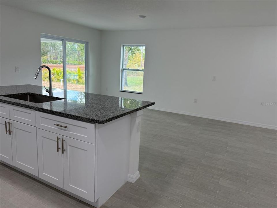 For Rent: $2,250 (4 beds, 2 baths, 1800 Square Feet)