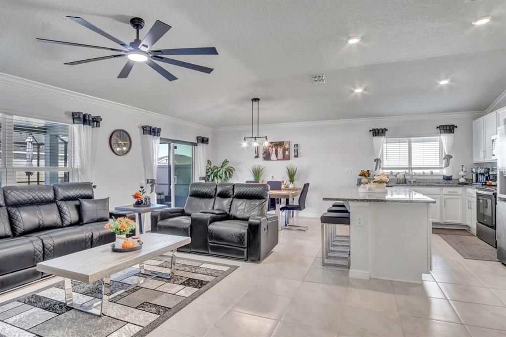 合同活跃: $429,000 (3 贝兹, 2 浴室, 1542 平方英尺)