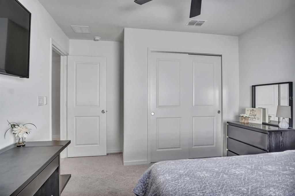 合同活跃: $429,000 (3 贝兹, 2 浴室, 1542 平方英尺)