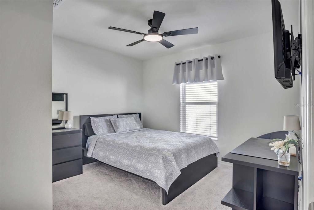 合同活跃: $429,000 (3 贝兹, 2 浴室, 1542 平方英尺)