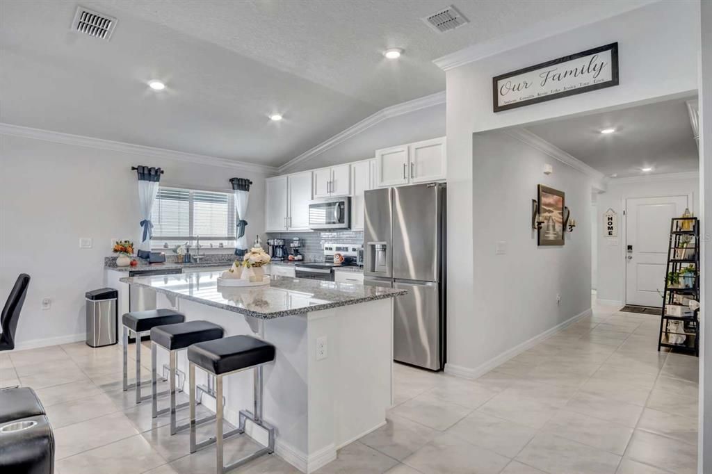 合同活跃: $429,000 (3 贝兹, 2 浴室, 1542 平方英尺)