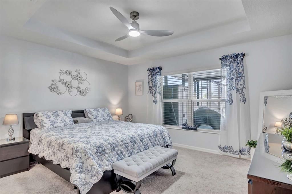 合同活跃: $429,000 (3 贝兹, 2 浴室, 1542 平方英尺)