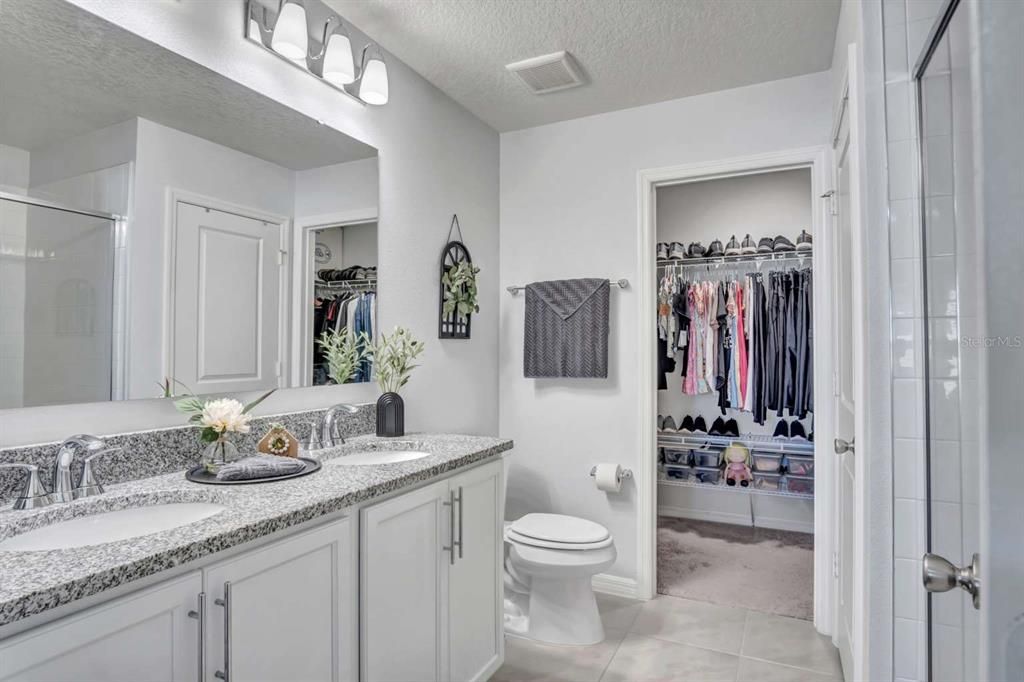 合同活跃: $429,000 (3 贝兹, 2 浴室, 1542 平方英尺)